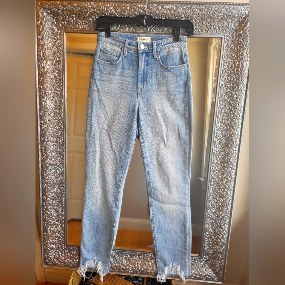 L'agence Women's Frayed Bottom Jeans. Fantastic Fit! - Picture 1 of 3